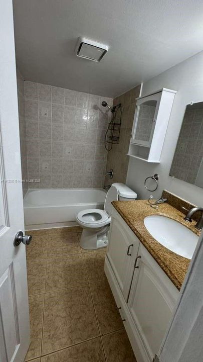 Под контрактом: $1,750 (2 спален, 1 ванн, 830 Квадратных фут)