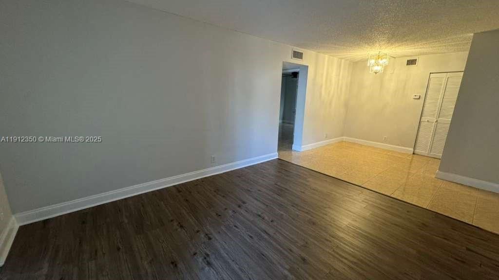 Под контрактом: $1,750 (2 спален, 1 ванн, 830 Квадратных фут)