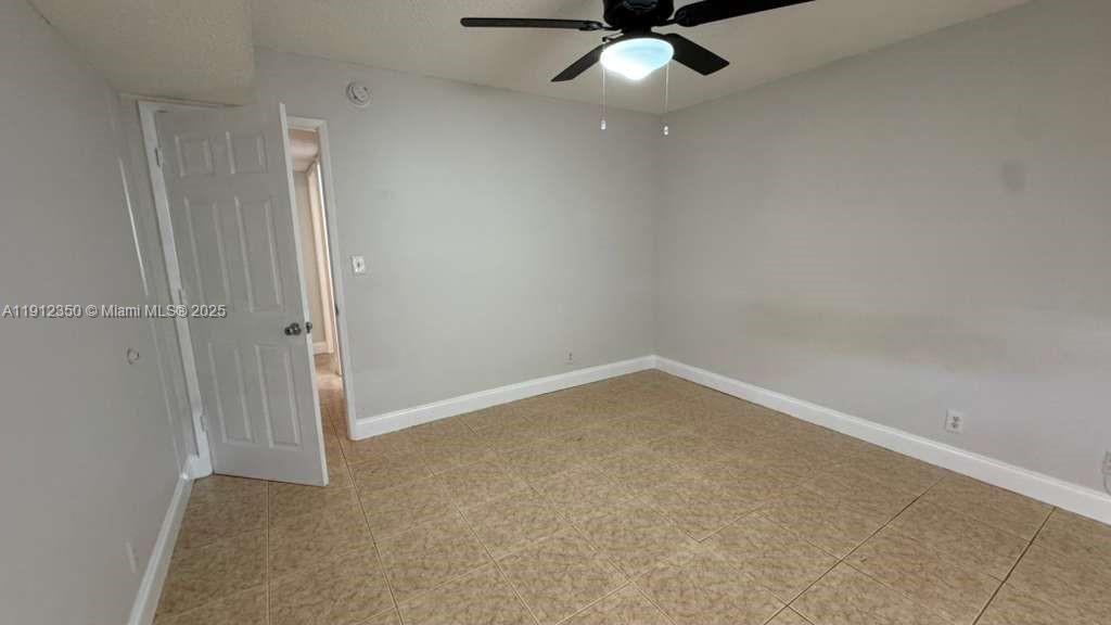 Под контрактом: $1,750 (2 спален, 1 ванн, 830 Квадратных фут)