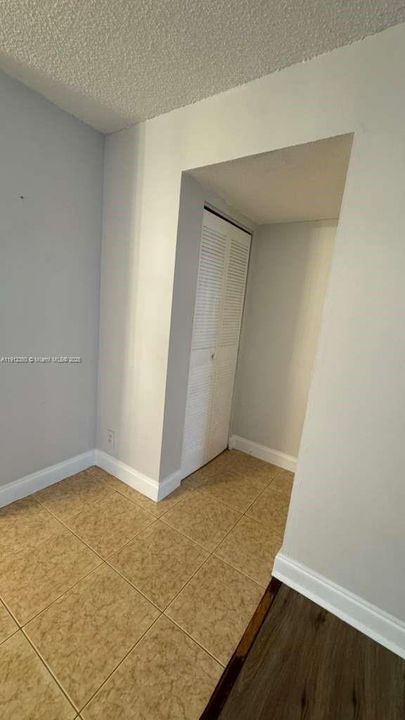 Под контрактом: $1,750 (2 спален, 1 ванн, 830 Квадратных фут)