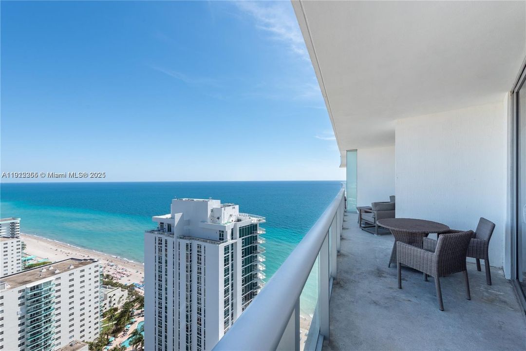 Active With Contract: $795,000 (2 beds, 2 baths, 1179 Square Feet)