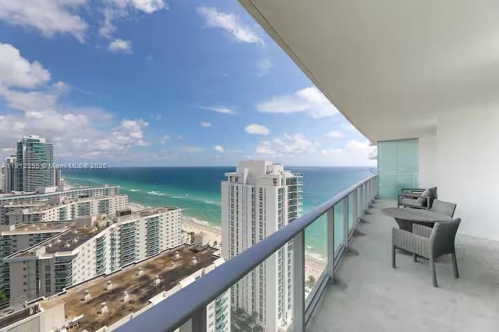 Active With Contract: $795,000 (2 beds, 2 baths, 1179 Square Feet)