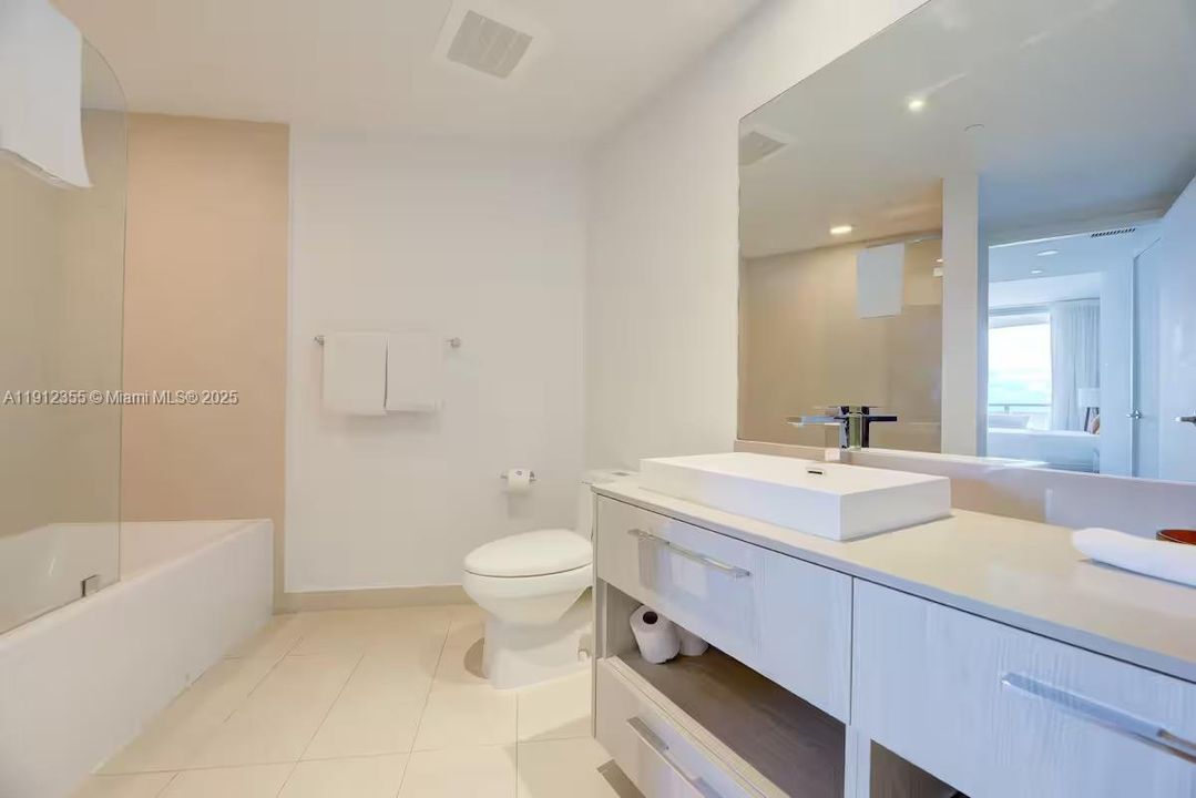 Active With Contract: $795,000 (2 beds, 2 baths, 1179 Square Feet)