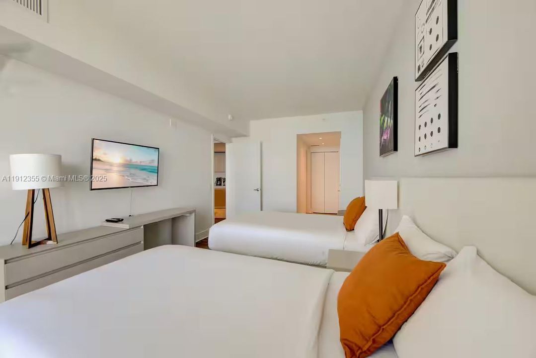 Active With Contract: $795,000 (2 beds, 2 baths, 1179 Square Feet)