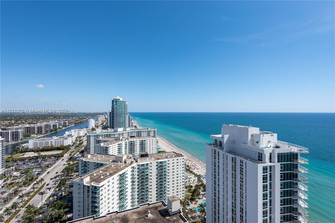 Active With Contract: $795,000 (2 beds, 2 baths, 1179 Square Feet)