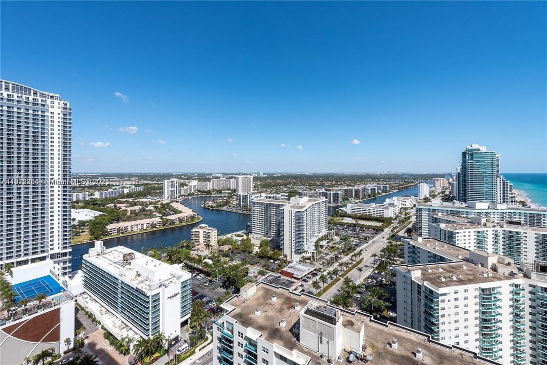 Active With Contract: $795,000 (2 beds, 2 baths, 1179 Square Feet)