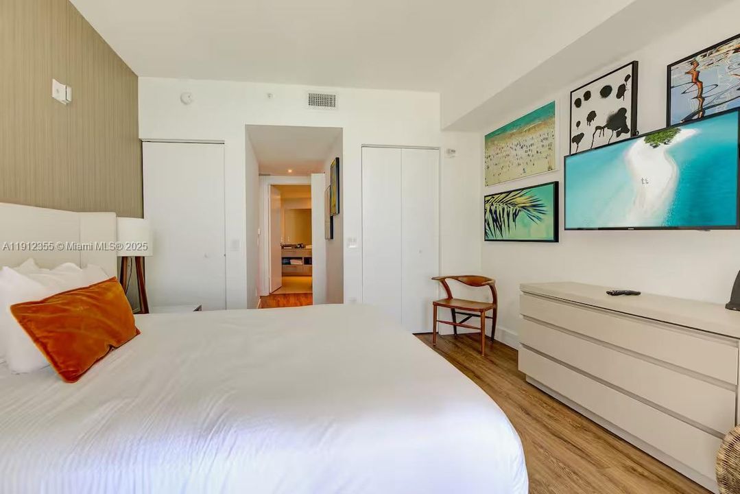 Active With Contract: $795,000 (2 beds, 2 baths, 1179 Square Feet)