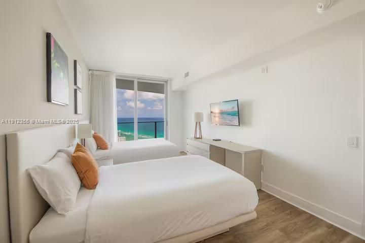 Active With Contract: $795,000 (2 beds, 2 baths, 1179 Square Feet)