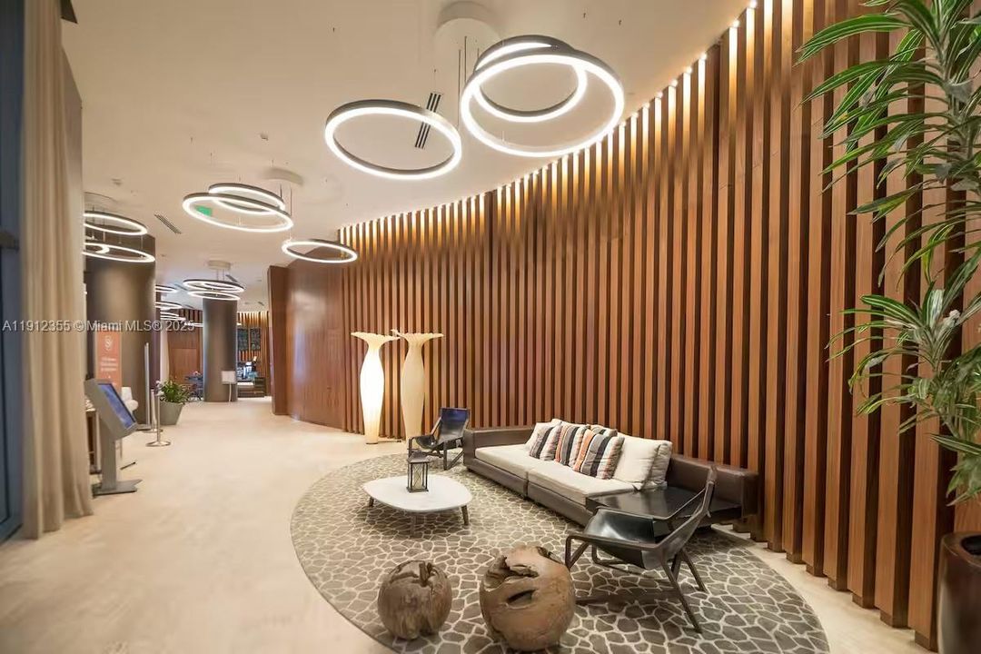 Active With Contract: $795,000 (2 beds, 2 baths, 1179 Square Feet)