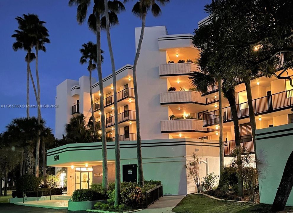 На продажу: $424,900 (2 спален, 2 ванн, 1126 Квадратных фут)