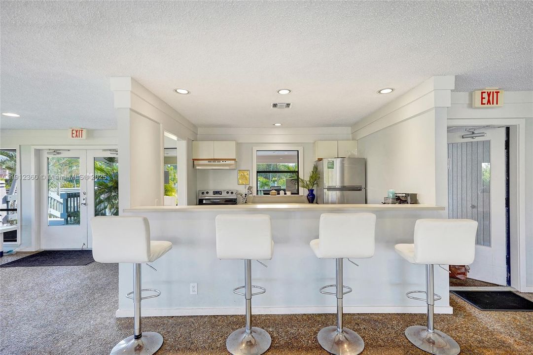 На продажу: $424,900 (2 спален, 2 ванн, 1126 Квадратных фут)