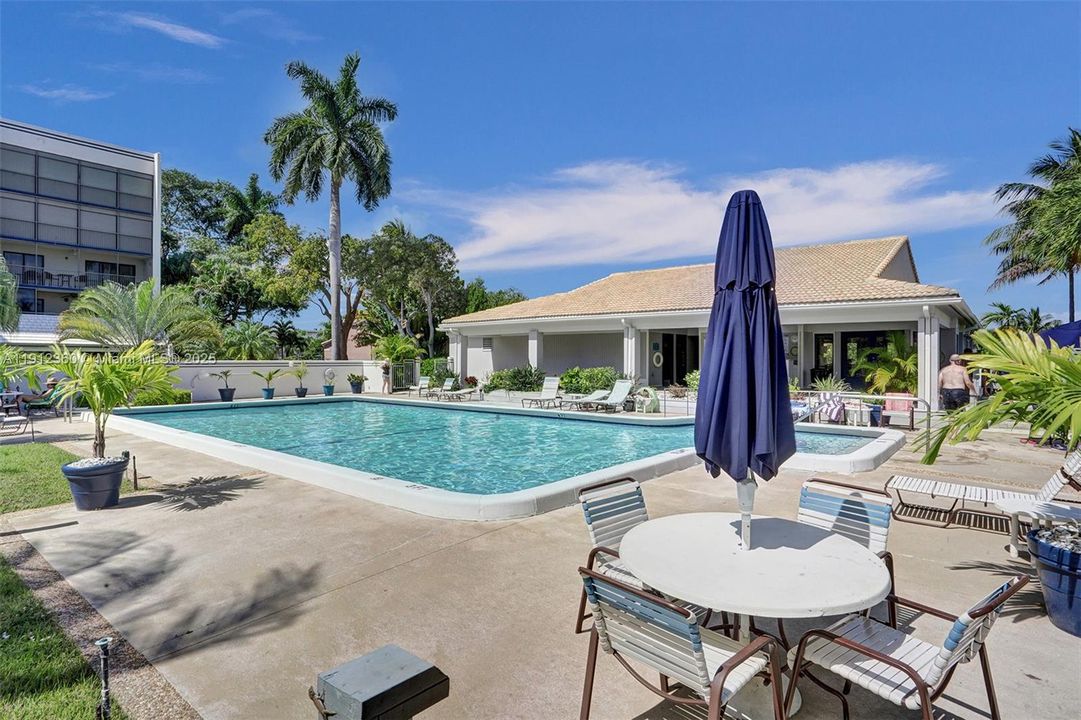 На продажу: $424,900 (2 спален, 2 ванн, 1126 Квадратных фут)