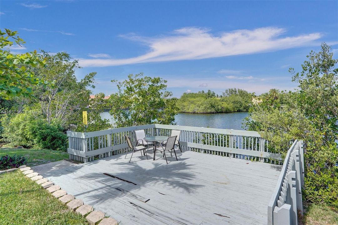 На продажу: $424,900 (2 спален, 2 ванн, 1126 Квадратных фут)