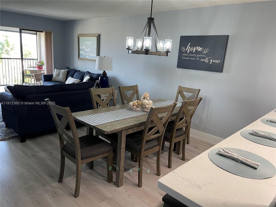 На продажу: $424,900 (2 спален, 2 ванн, 1126 Квадратных фут)