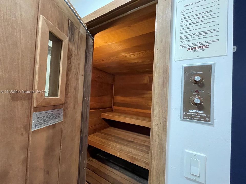 На продажу: $424,900 (2 спален, 2 ванн, 1126 Квадратных фут)