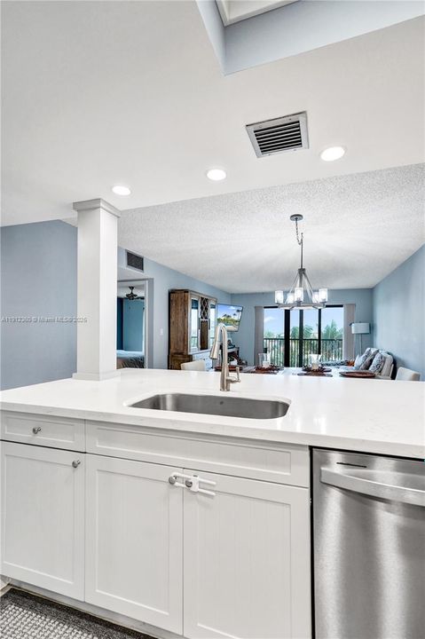 На продажу: $424,900 (2 спален, 2 ванн, 1126 Квадратных фут)