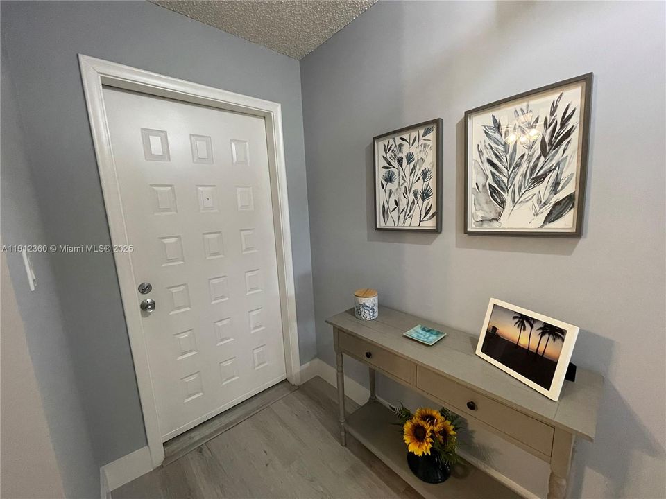 На продажу: $424,900 (2 спален, 2 ванн, 1126 Квадратных фут)