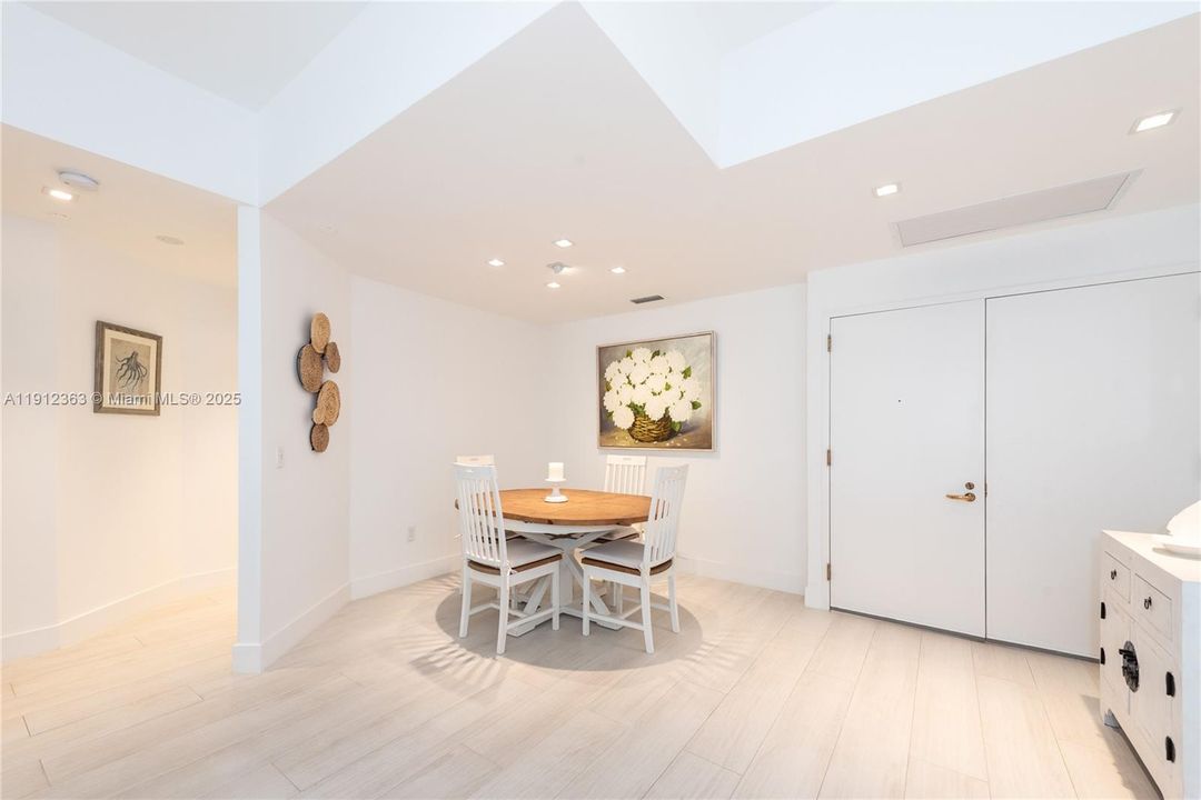 待售: $1,290,000 (2 贝兹, 2 浴室, 1480 平方英尺)