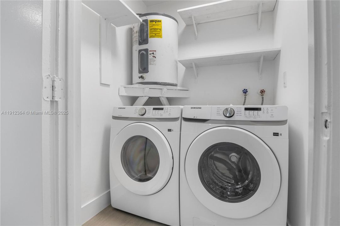 待售: $899,999 (0 贝兹, 0 浴室, 2148 平方英尺)