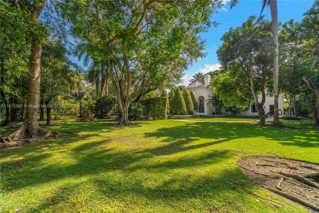 For Sale: $10,800,000 (7 beds, 7 baths, 8485 Square Feet)