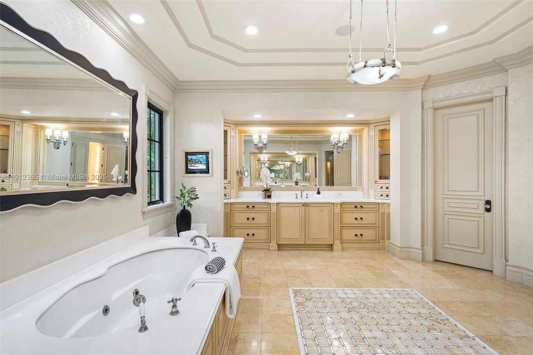 For Sale: $10,800,000 (7 beds, 7 baths, 8485 Square Feet)