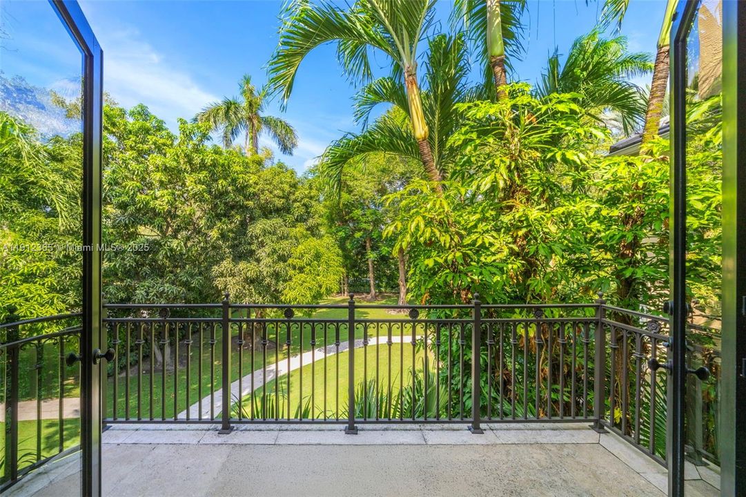 For Sale: $10,800,000 (7 beds, 7 baths, 8485 Square Feet)