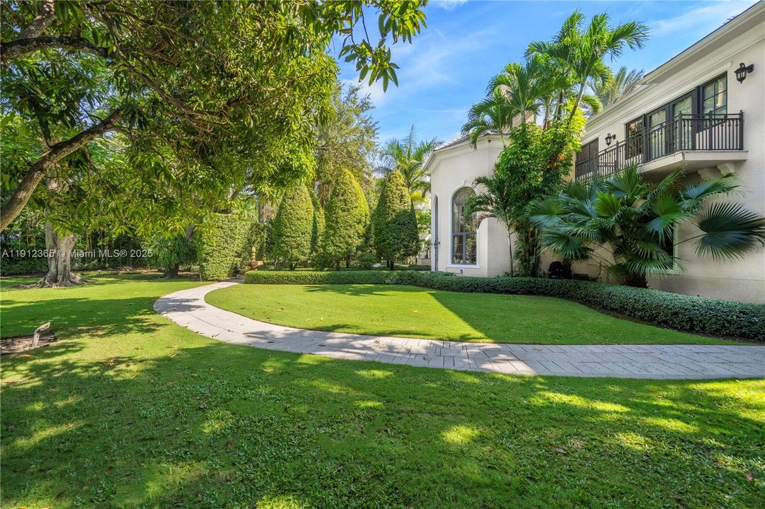 For Sale: $10,800,000 (7 beds, 7 baths, 8485 Square Feet)