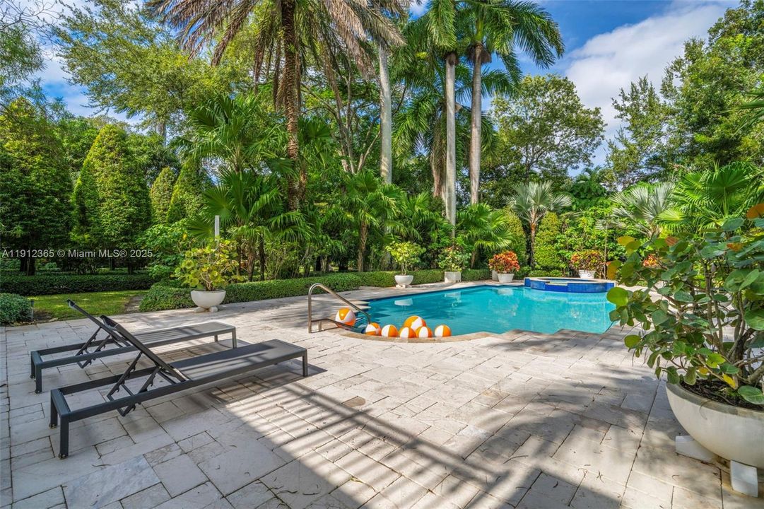 For Sale: $10,800,000 (7 beds, 7 baths, 8485 Square Feet)