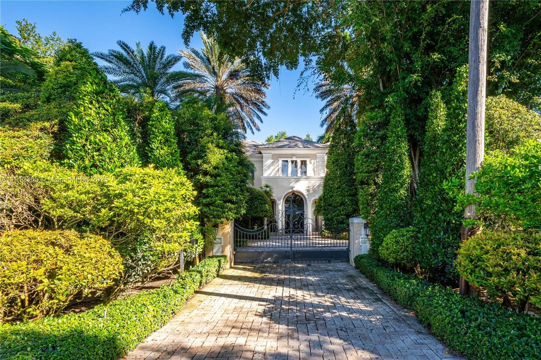 For Sale: $10,800,000 (7 beds, 7 baths, 8485 Square Feet)