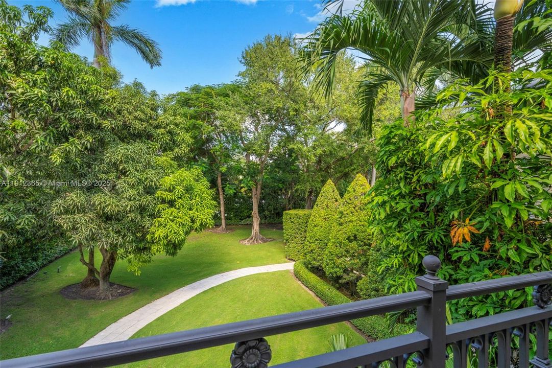 For Sale: $10,800,000 (7 beds, 7 baths, 8485 Square Feet)