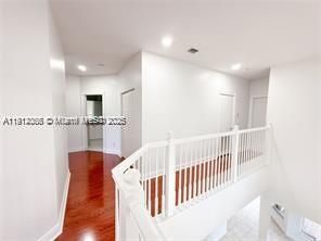 出租: $8,500 (4 贝兹, 3 浴室, 3046 平方英尺)