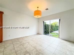 出租: $8,500 (4 贝兹, 3 浴室, 3046 平方英尺)