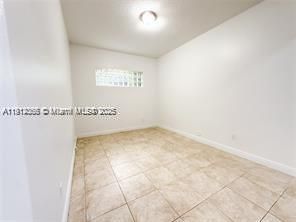 出租: $8,500 (4 贝兹, 3 浴室, 3046 平方英尺)