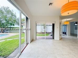 出租: $8,500 (4 贝兹, 3 浴室, 3046 平方英尺)