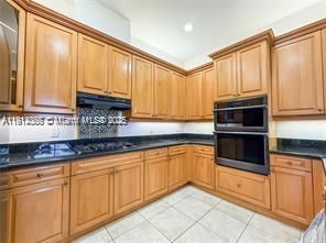 出租: $8,500 (4 贝兹, 3 浴室, 3046 平方英尺)