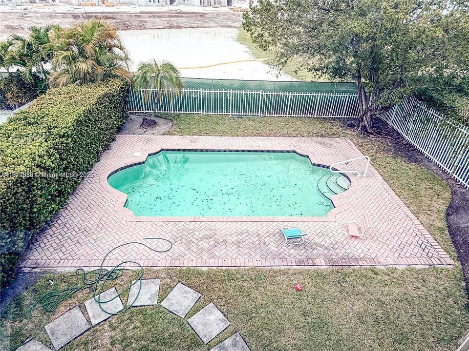 出租: $8,500 (4 贝兹, 3 浴室, 3046 平方英尺)