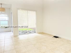 出租: $8,500 (4 贝兹, 3 浴室, 3046 平方英尺)