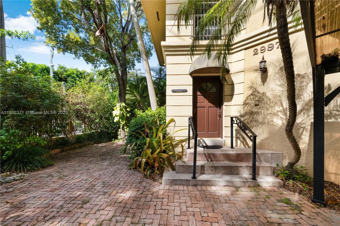 For Sale: $1,646,000 (2 beds, 2 baths, 2090 Square Feet)