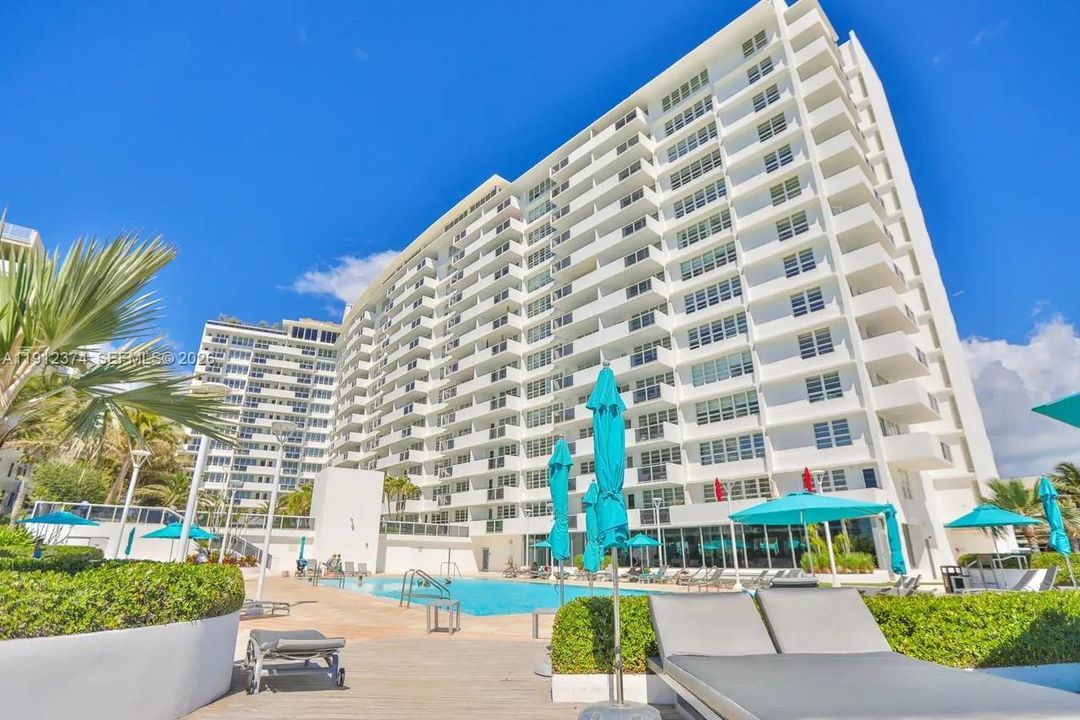 For Sale: $375,000 (0 beds, 1 baths, 525 Square Feet)