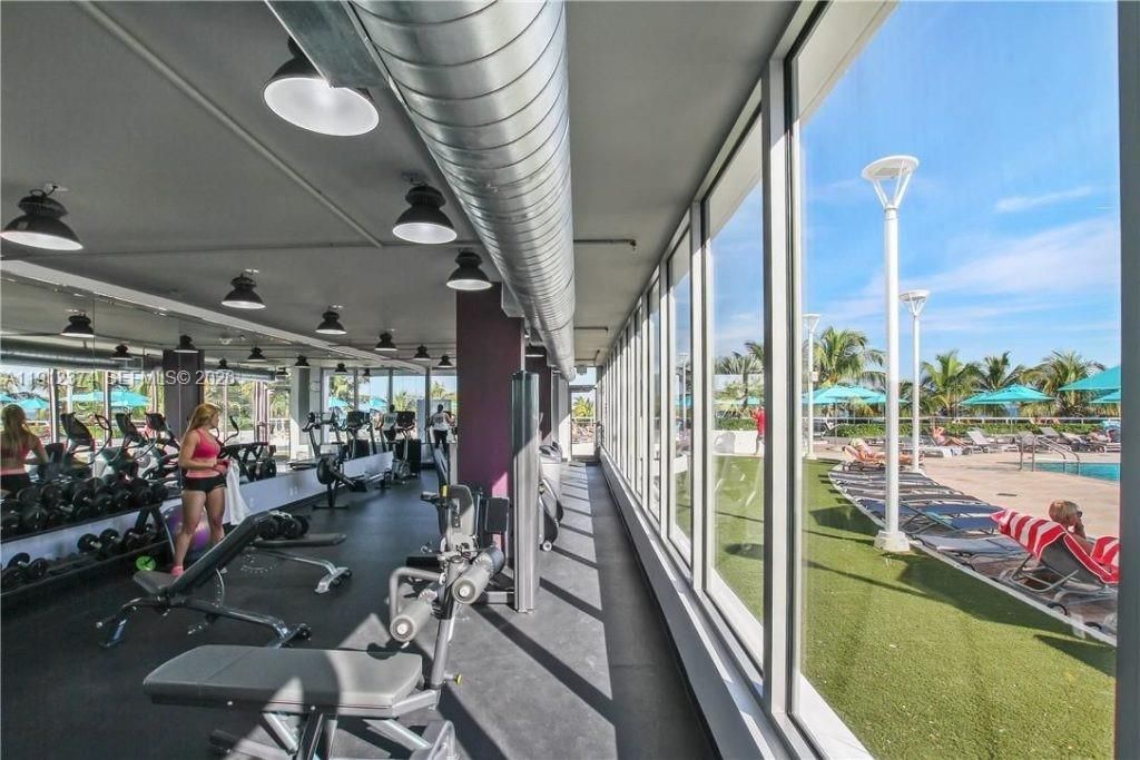 For Sale: $375,000 (0 beds, 1 baths, 525 Square Feet)