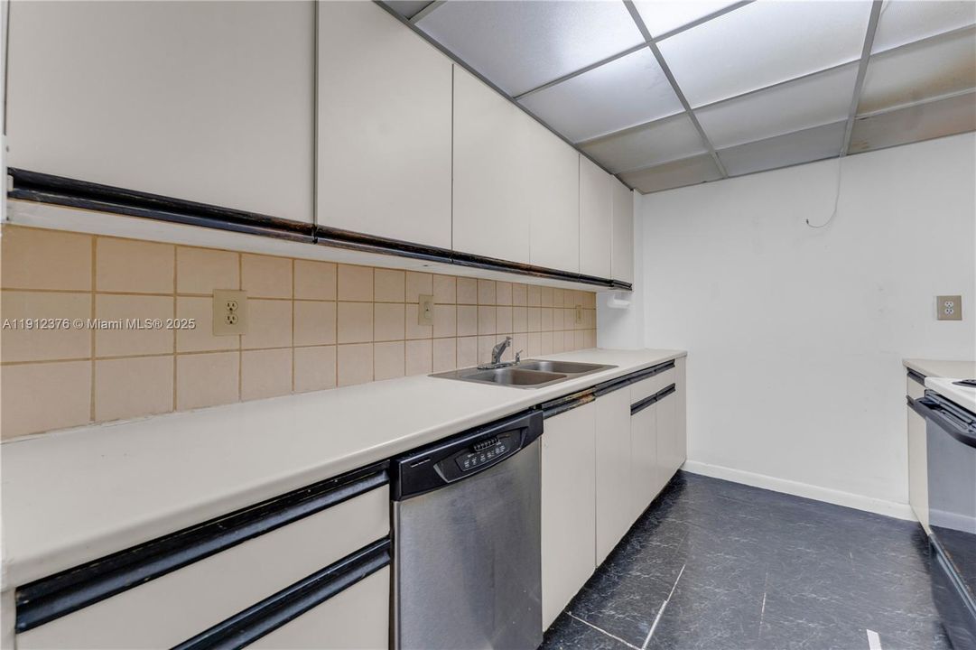 For Sale: $490,000 (2 beds, 2 baths, 1185 Square Feet)