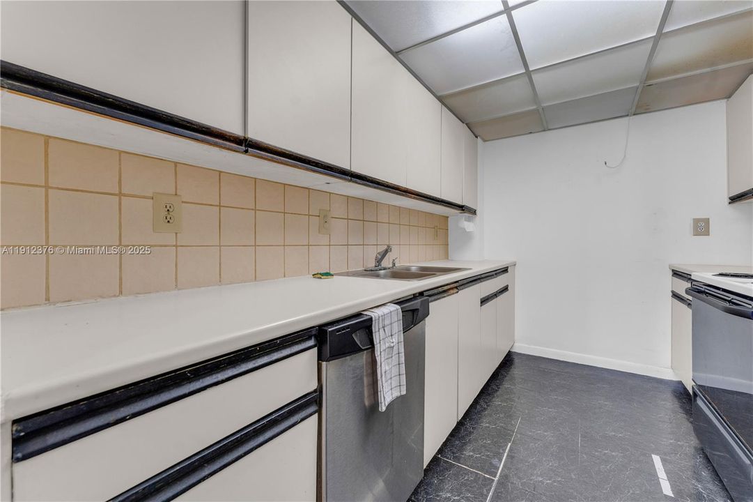 For Sale: $490,000 (2 beds, 2 baths, 1185 Square Feet)