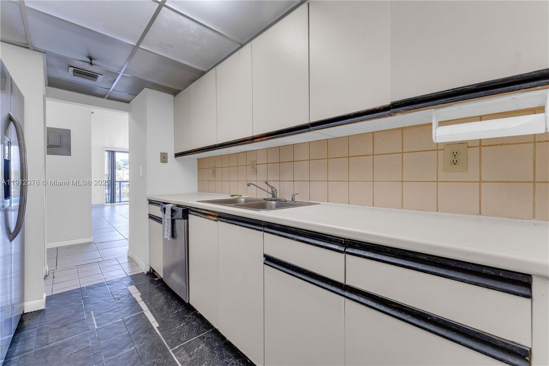 For Sale: $490,000 (2 beds, 2 baths, 1185 Square Feet)