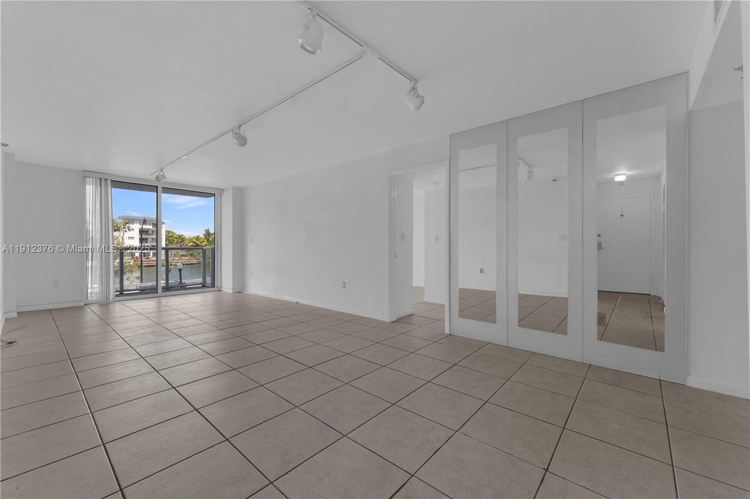 For Sale: $490,000 (2 beds, 2 baths, 1185 Square Feet)