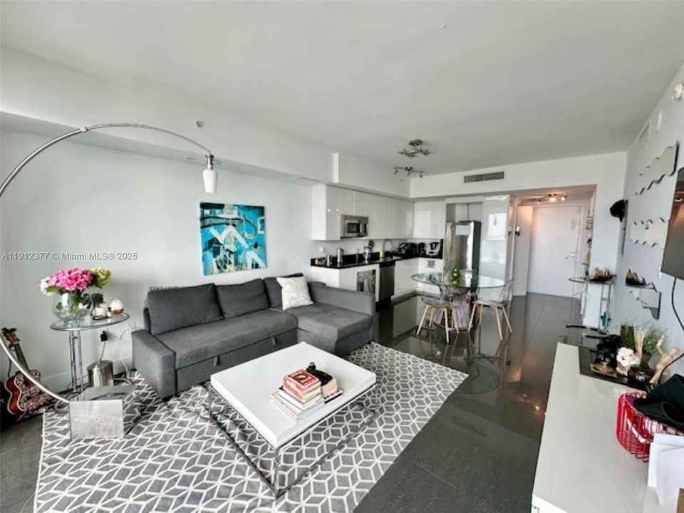 For Rent: $3,200 (1 beds, 1 baths, 789 Square Feet)