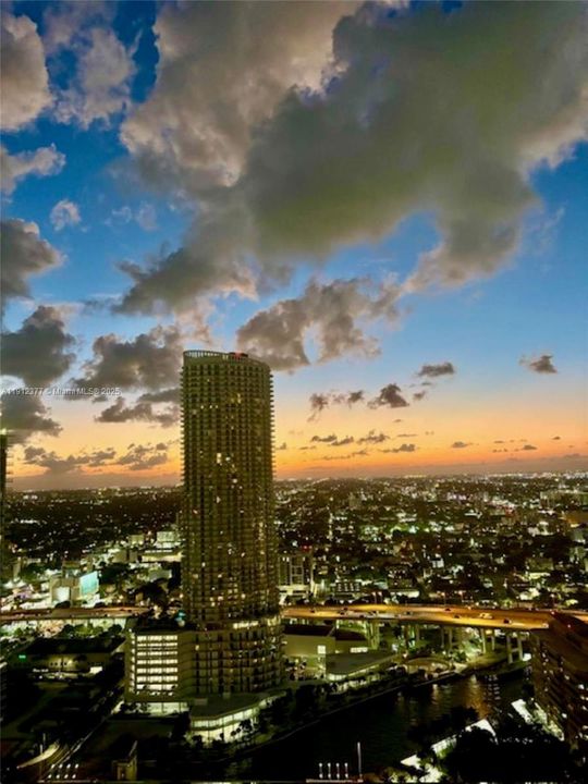 For Rent: $3,200 (1 beds, 1 baths, 789 Square Feet)