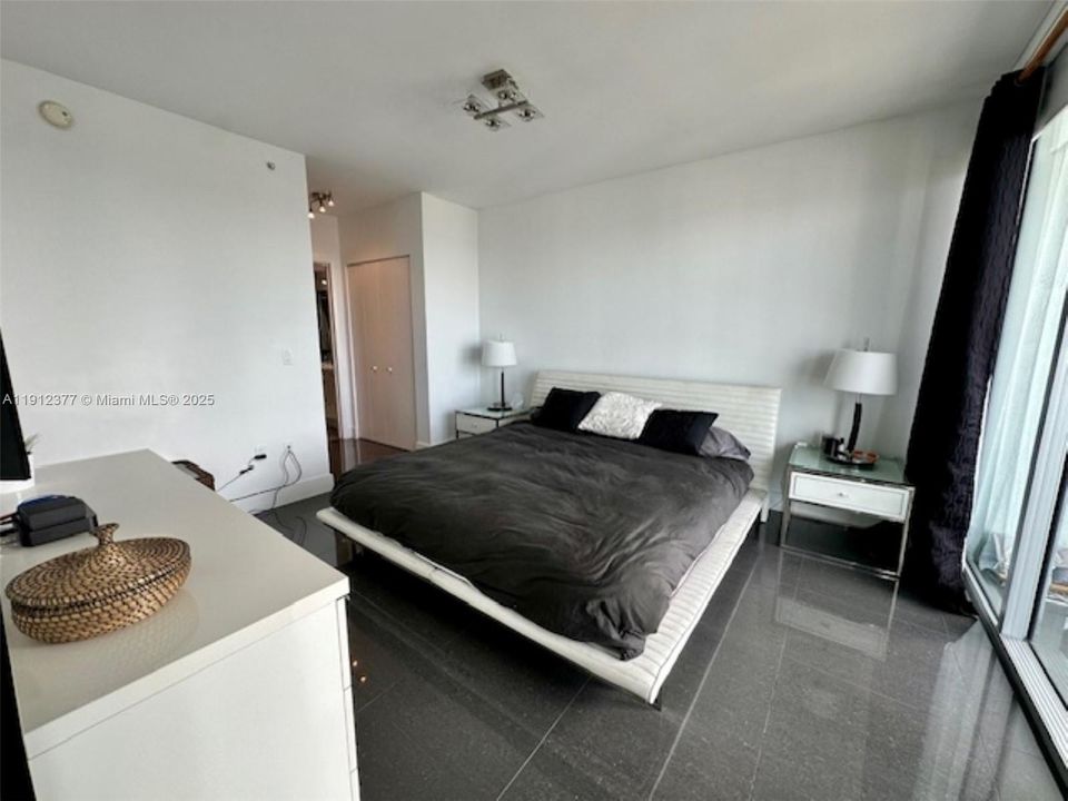 For Rent: $3,200 (1 beds, 1 baths, 789 Square Feet)