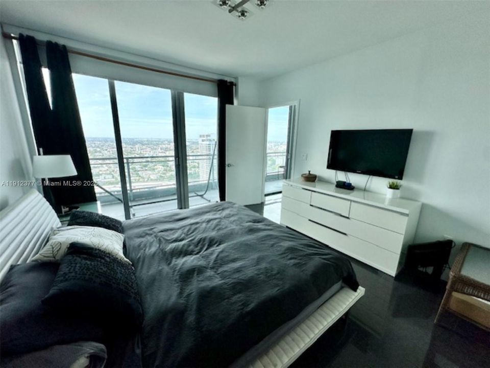 For Rent: $3,200 (1 beds, 1 baths, 789 Square Feet)