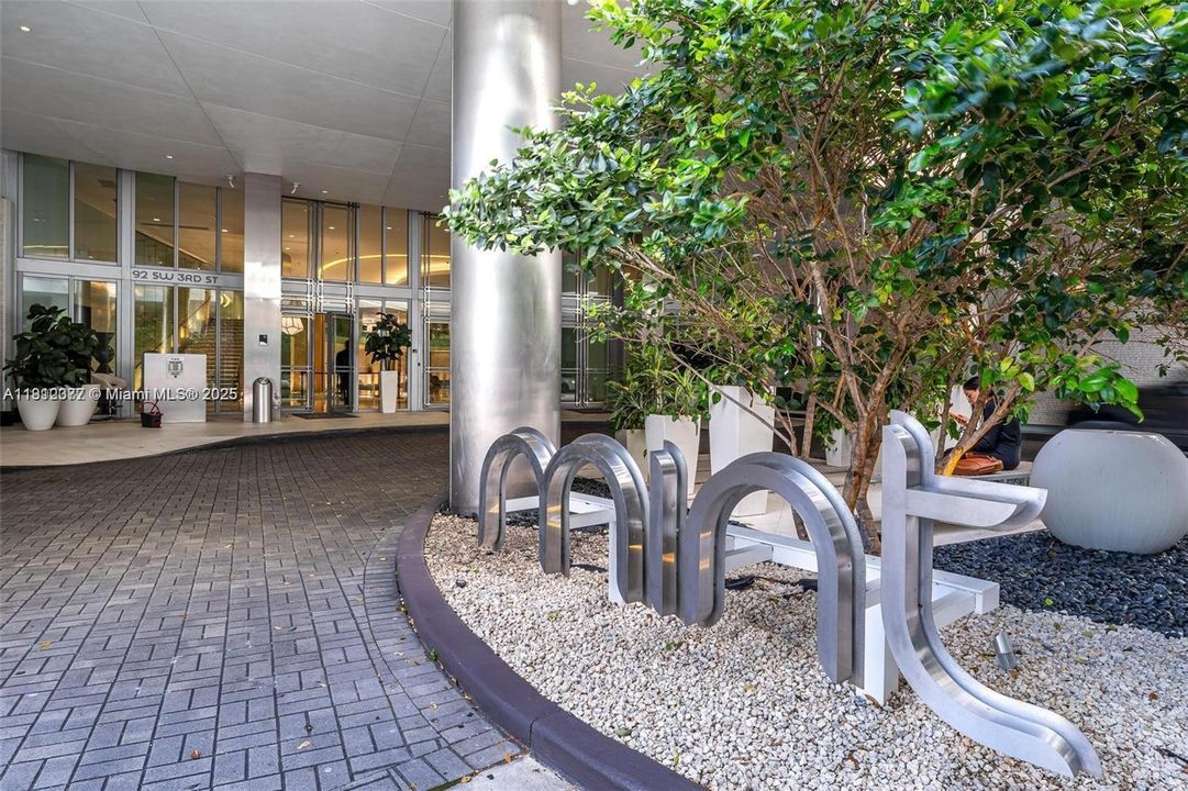 For Rent: $3,200 (1 beds, 1 baths, 789 Square Feet)