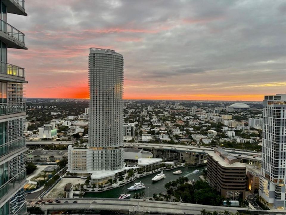 For Rent: $3,200 (1 beds, 1 baths, 789 Square Feet)